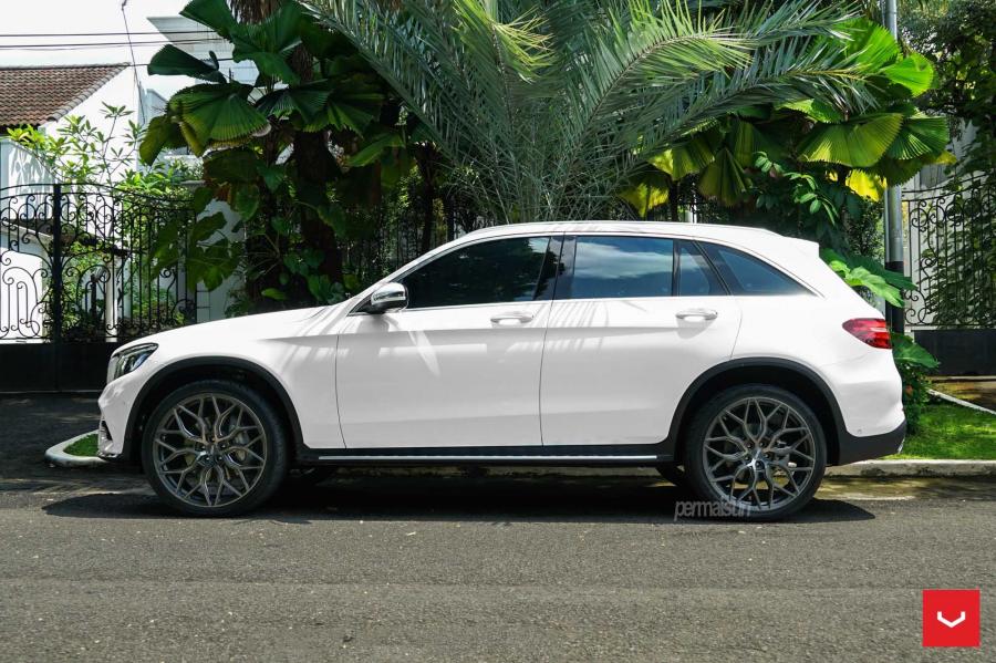  Mercedes-Benz GLC200 4Matic AMG Line by Permaisuri on Vossen Wheels (HF-2) 2019 года  (фото 8 из 12)